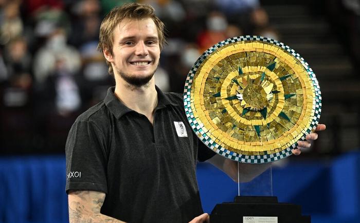 通过速度来 通过速度来